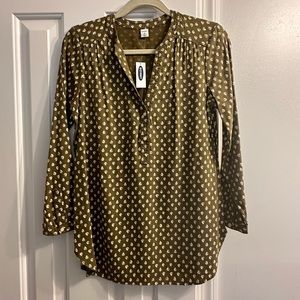 Old navy blouse olive green with floral leaf detail